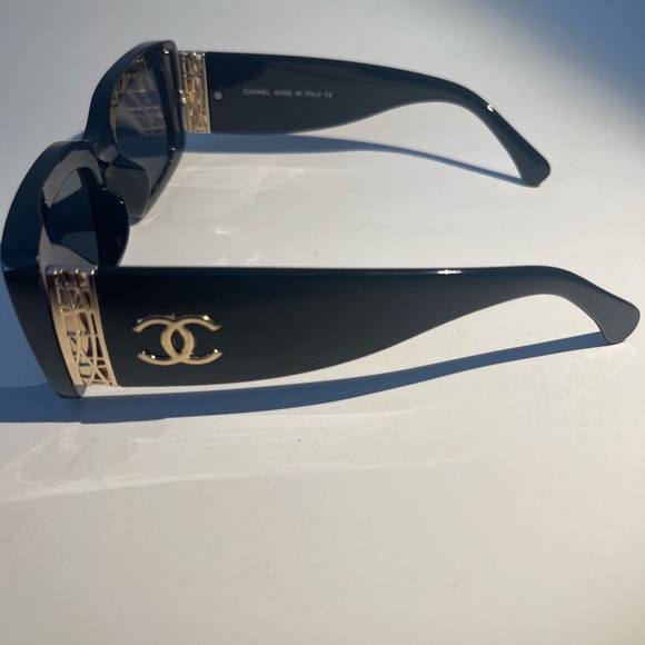 CHANEL Sleek Black Sunglasses - Picture 4 of 5
